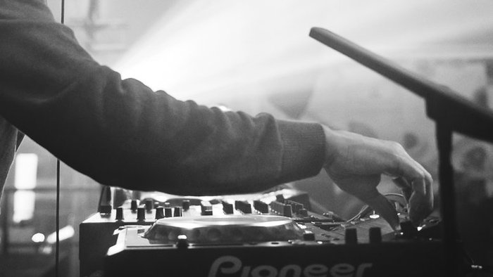 2B Events, Rahmenprogramm, Dienstleistungen, DJ Spass, DJ buchen, schwarz weiss